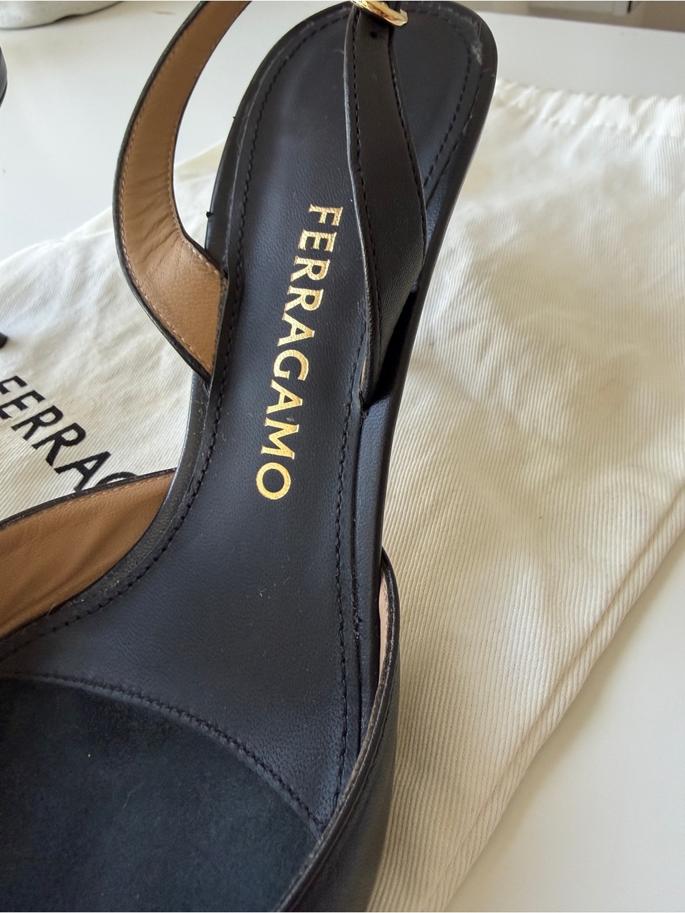 Salvatore Ferragamo Black Leather Pointed Slingback Pumps with Cream Bow - Picture 3 of 8